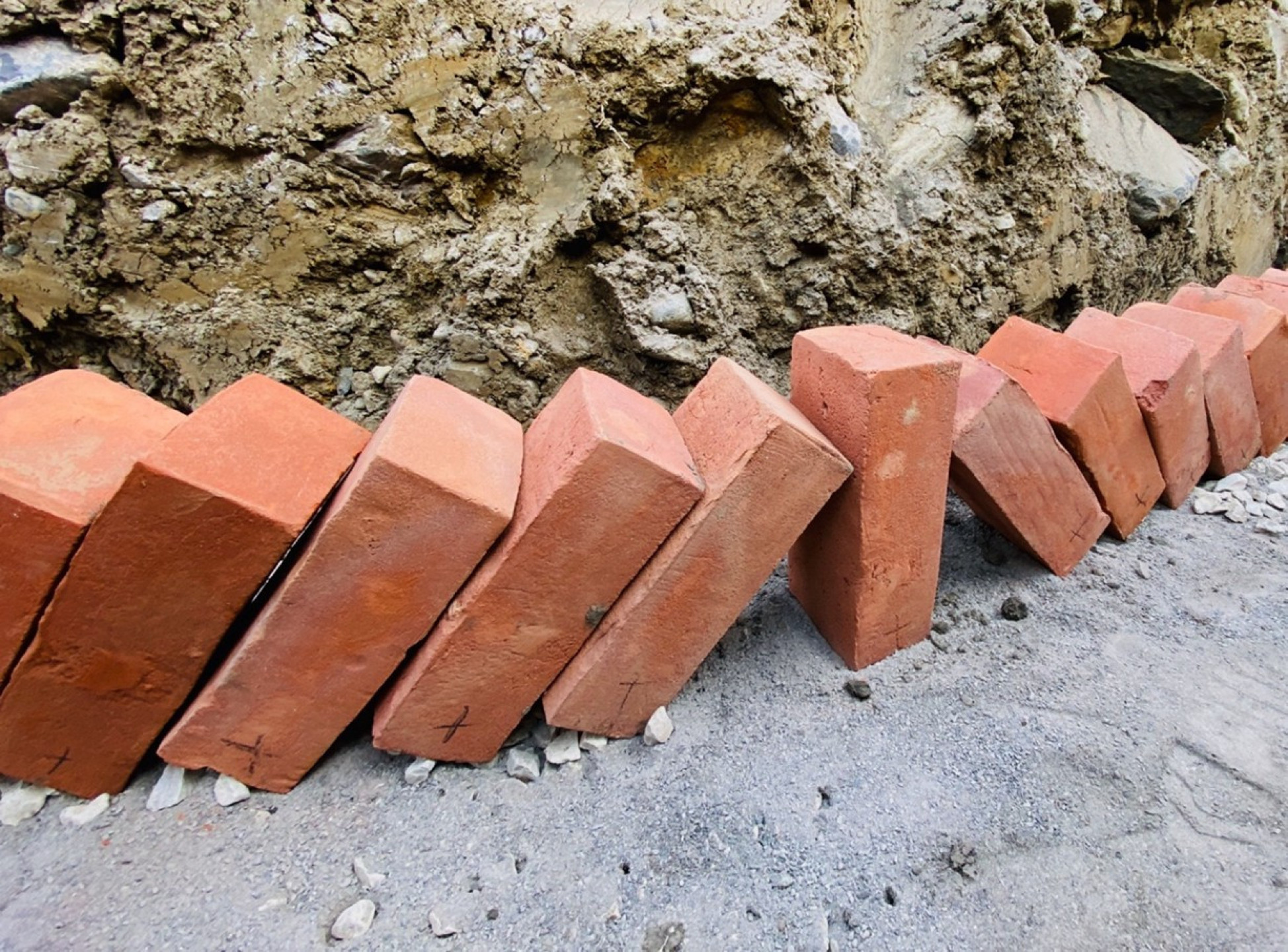 Opus spicatum im Bau: Jahrtausende alte Baukunst neu erlebbar machen.