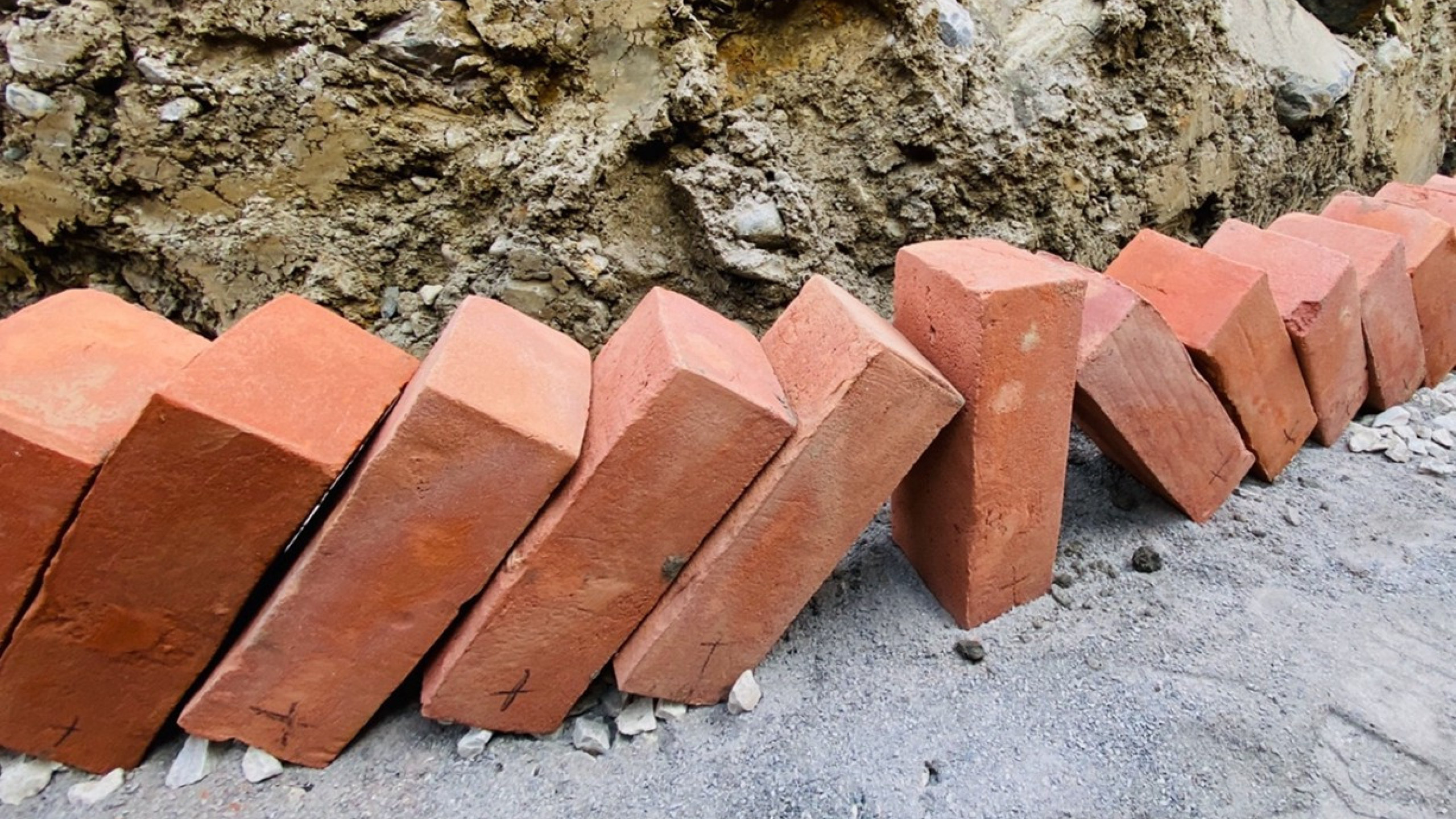 Opus spicatum im Bau: Jahrtausende alte Baukunst neu erlebbar machen.