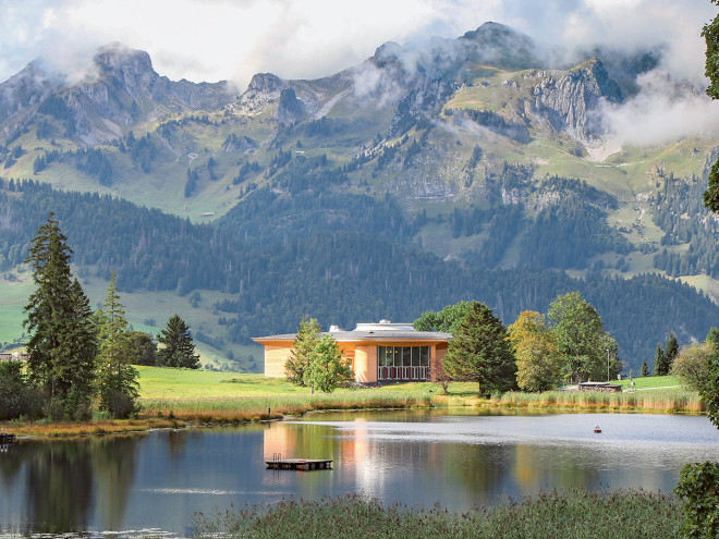 Klanghaus mit Schwendisee und Bergen