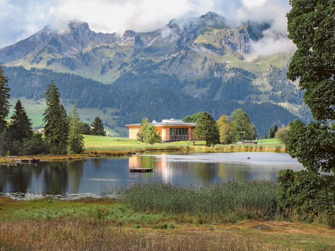 Klanghaus mit Schwendisee und Bergen